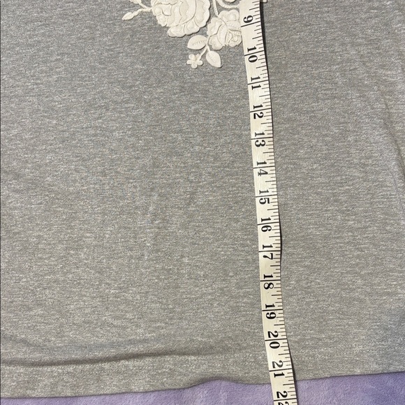 Anthropologie Gray Floral Short Sleeve Tee - Picture 6 of 8
